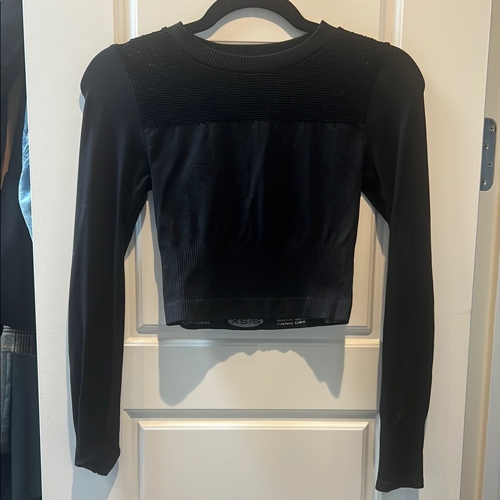 Carbon 38 crop workout  Black Women's Top